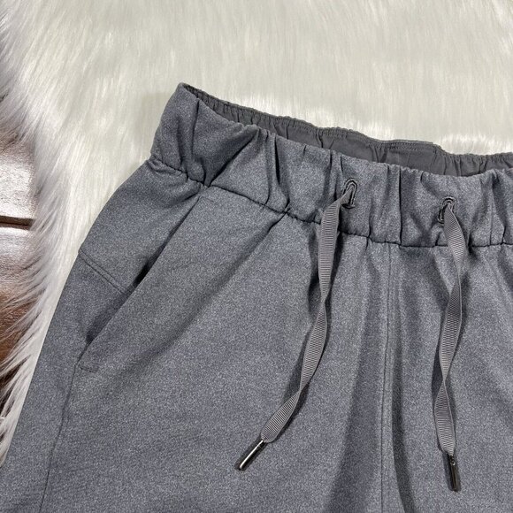 Lululemon Women's Size 2 Heathered Slate Gray On The Fly Shorts - Picture 2 of 8
